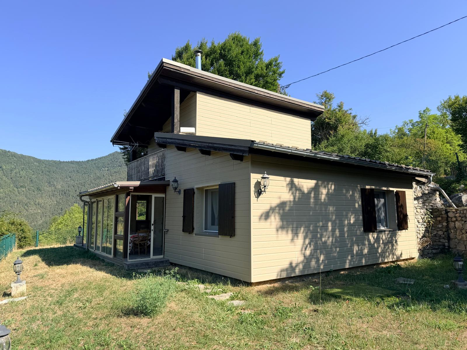 LE HAUT VERNET (04140)-Beau CHALET- 80m2 + Garage et atelier
